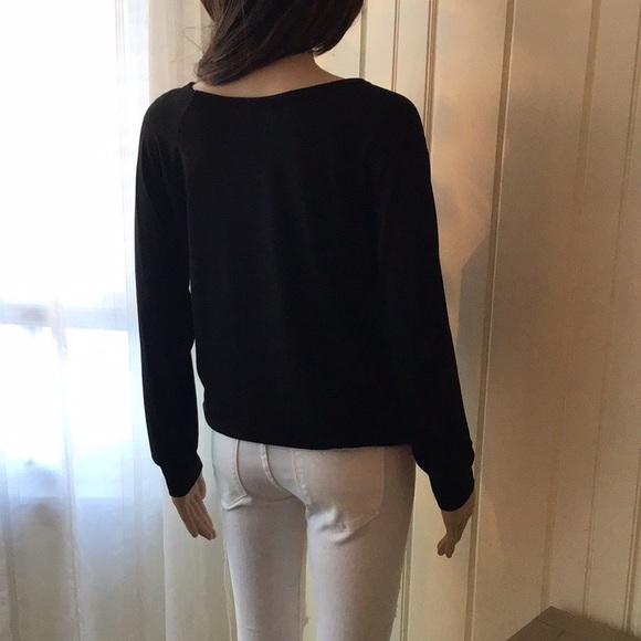 EDGY “LIP BITE” SEQUINED TOP - Picture 13 of 15